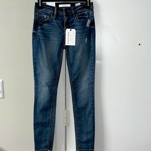 Von Maur skinny jeans NWT